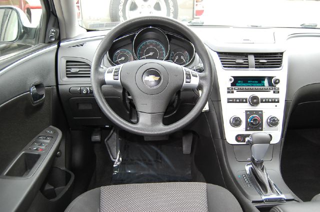 Chevrolet Malibu 2009 photo 2