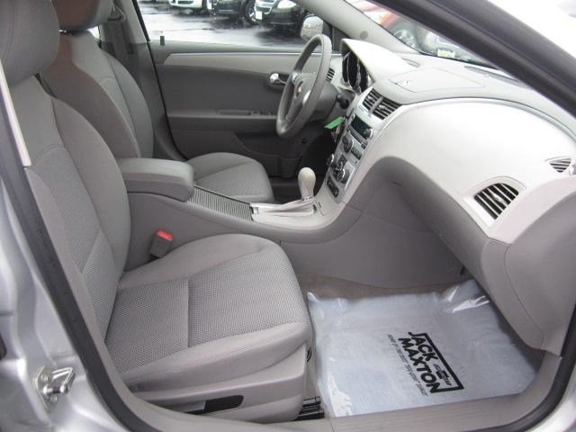 Chevrolet Malibu 2010 photo 3