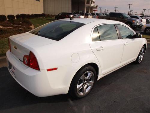 Chevrolet Malibu 2010 photo 2