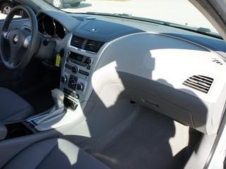 Chevrolet Malibu 2010 photo 2