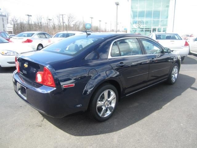 Chevrolet Malibu 2010 photo 2