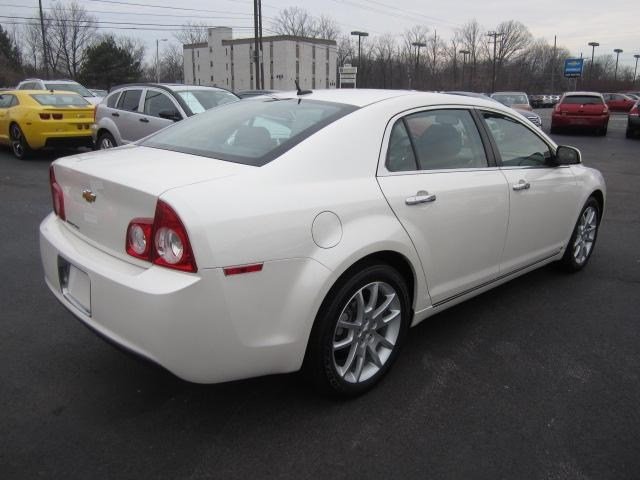 Chevrolet Malibu 2010 photo 2