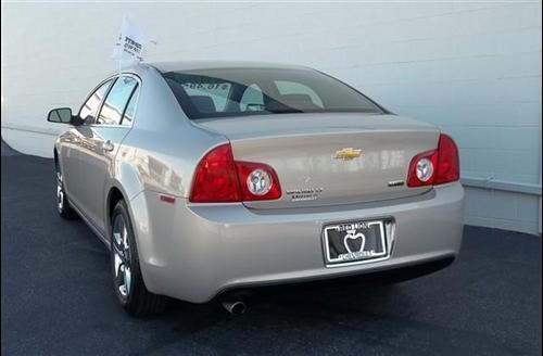 Chevrolet Malibu 2010 photo 2
