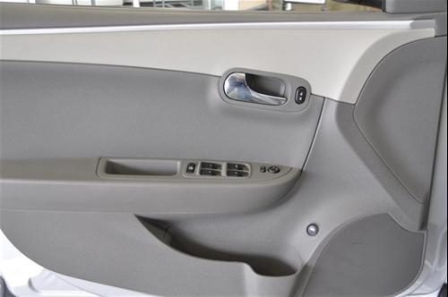 Chevrolet Malibu 2010 photo 2