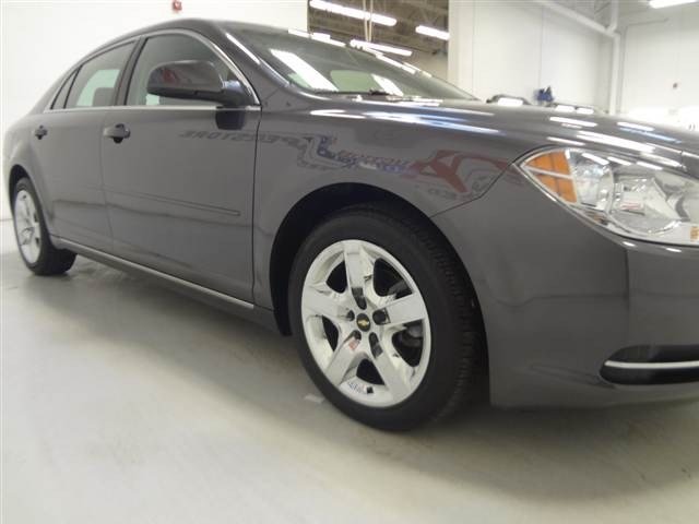Chevrolet Malibu 2010 photo 3