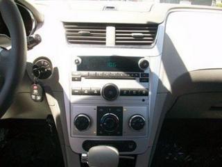 Chevrolet Malibu 2010 photo 2