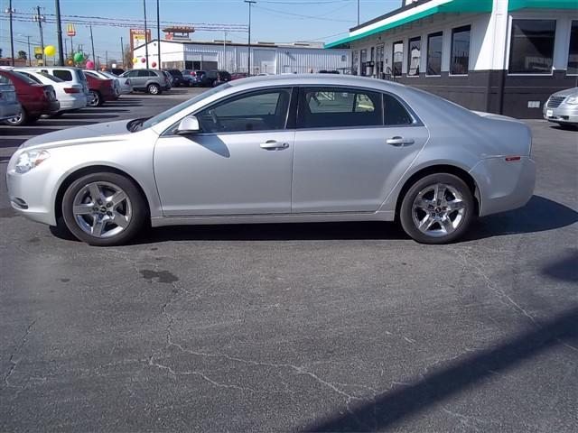 Chevrolet Malibu 2010 photo 2