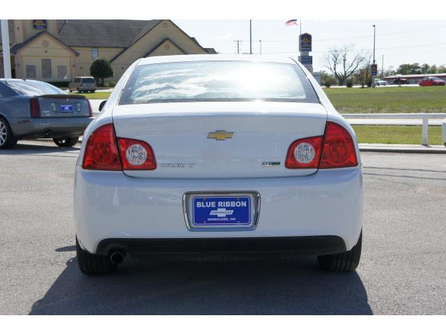 Chevrolet Malibu 2010 photo 2