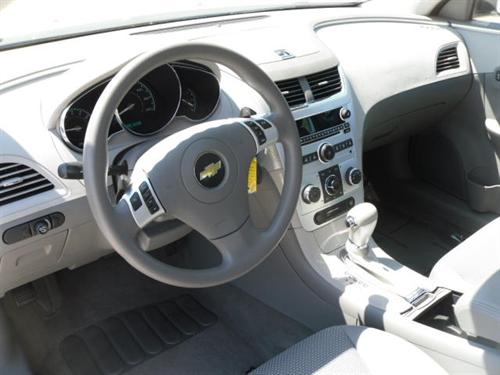 Chevrolet Malibu 2010 photo 3