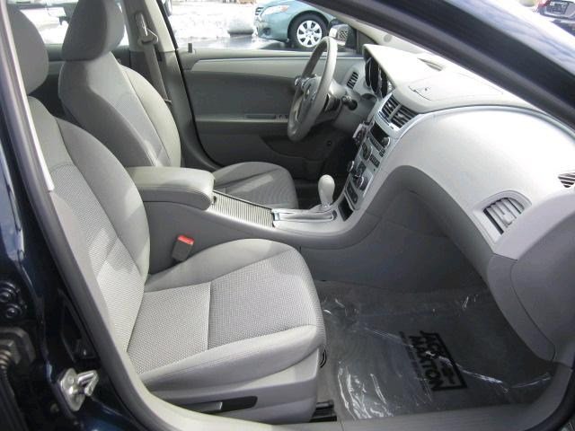 Chevrolet Malibu 2010 photo 3