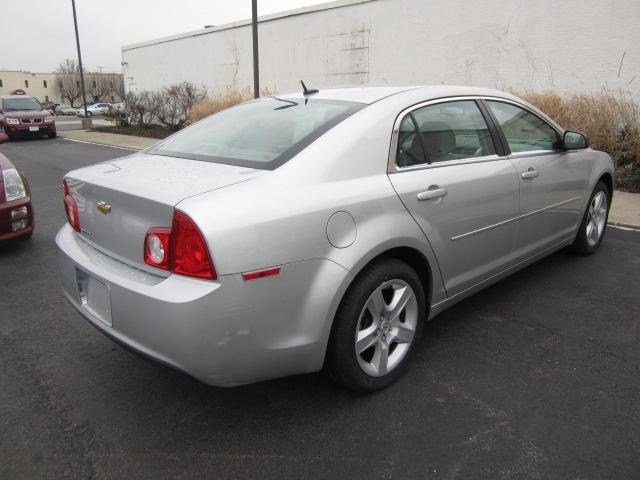Chevrolet Malibu 2010 photo 2