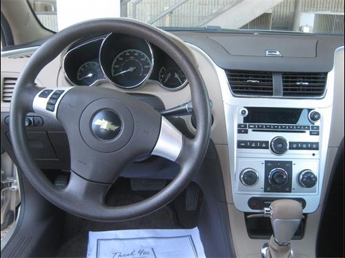 Chevrolet Malibu 2010 photo 2