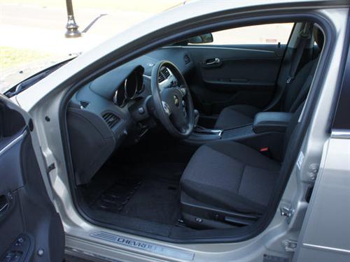 Chevrolet Malibu 2010 photo 2