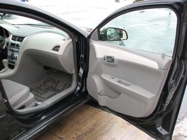 Chevrolet Malibu 2010 photo 3