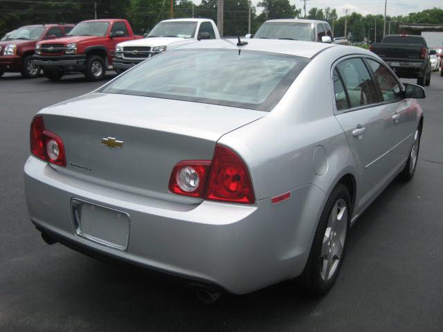 Chevrolet Malibu 2010 photo 2
