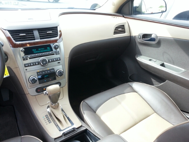 Chevrolet Malibu 2010 photo 2