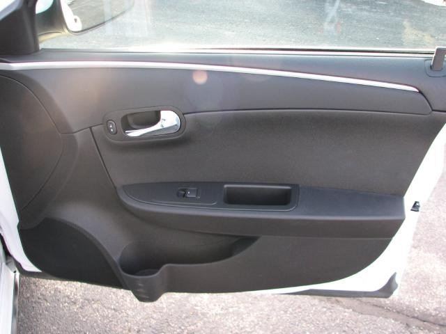 Chevrolet Malibu 2010 photo 2