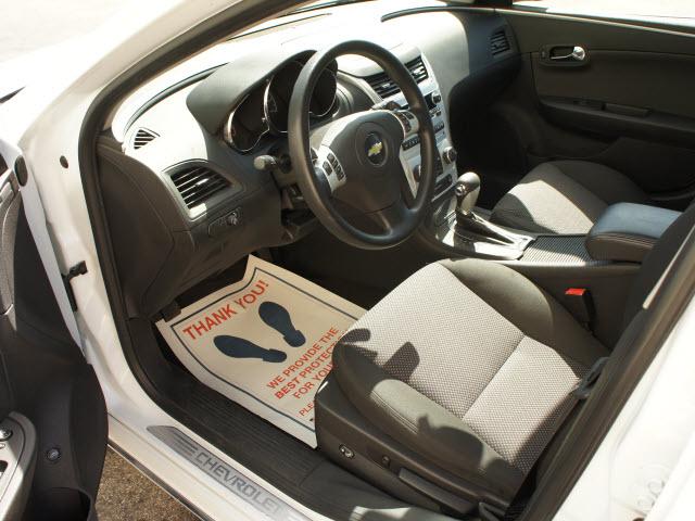 Chevrolet Malibu 2010 photo 2