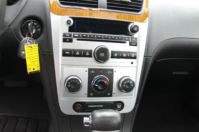 Chevrolet Malibu 4dr AWD SUV Sedan