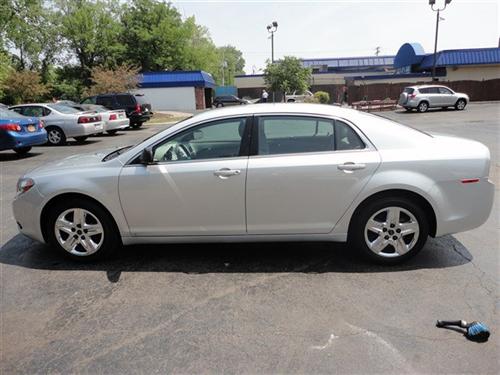 Chevrolet Malibu 2010 photo 2