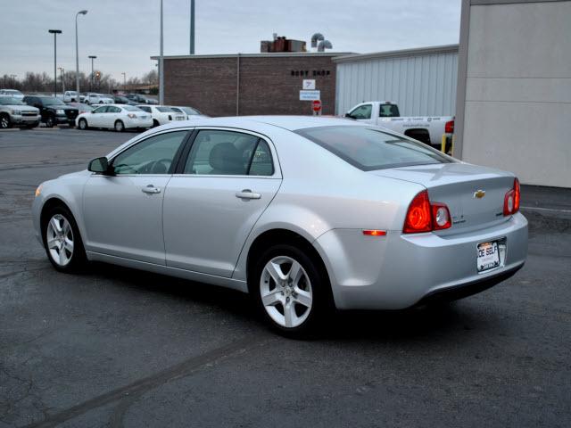 Chevrolet Malibu 2010 photo 2