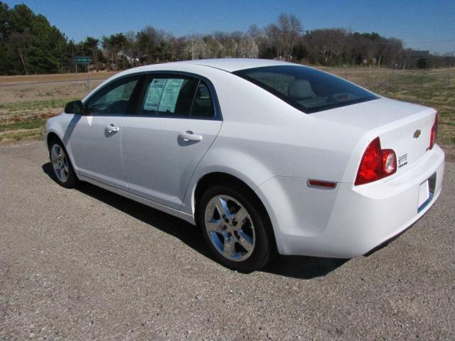 Chevrolet Malibu 2010 photo 2