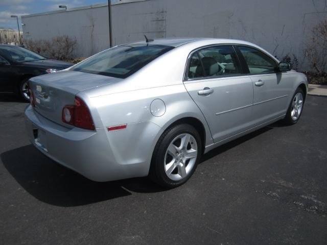 Chevrolet Malibu 2010 photo 2