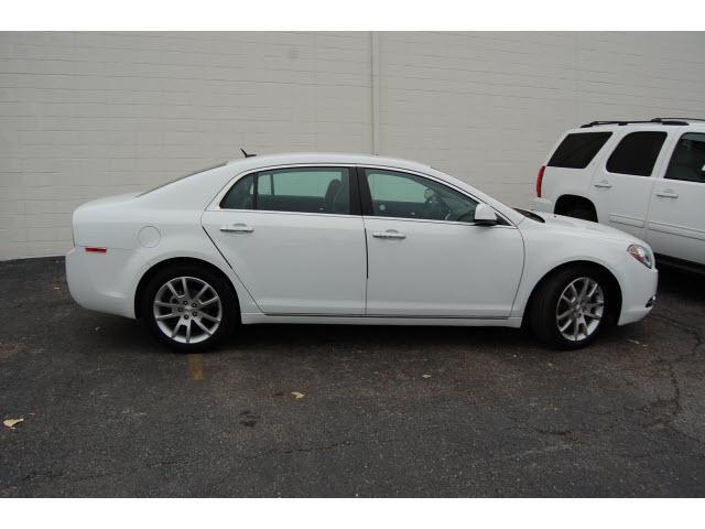 Chevrolet Malibu 2010 photo 2