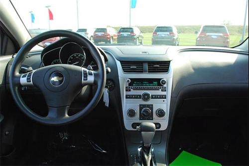 Chevrolet Malibu 2010 photo 2