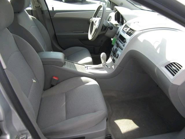 Chevrolet Malibu 2010 photo 2