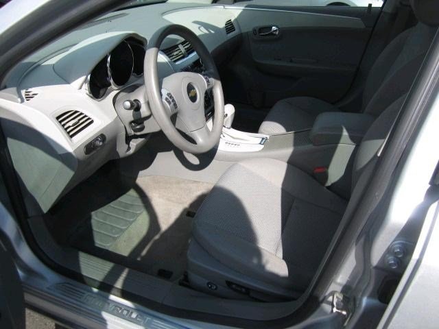 Chevrolet Malibu 2010 photo 3