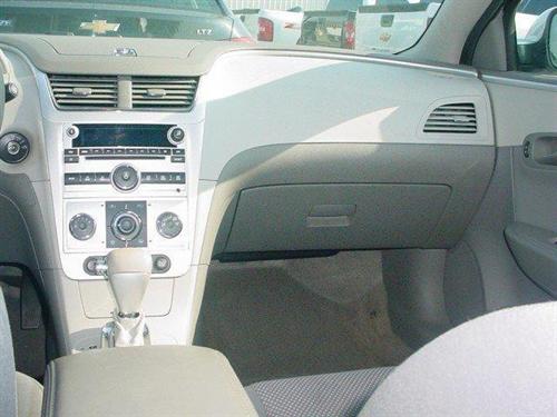 Chevrolet Malibu 2010 photo 3