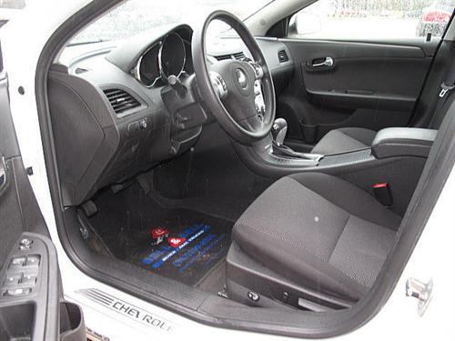 Chevrolet Malibu 2010 photo 3