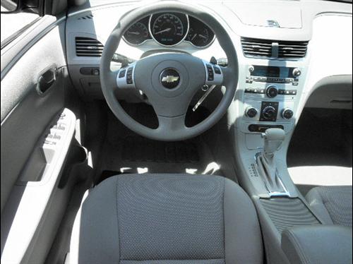 Chevrolet Malibu 2010 photo 3