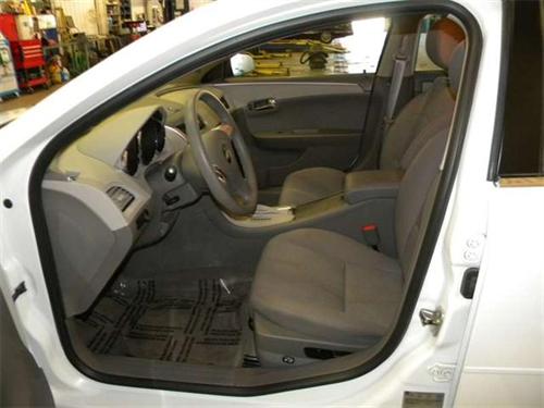 Chevrolet Malibu 2010 photo 3