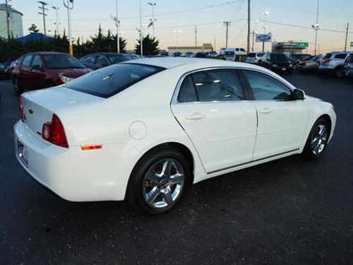 Chevrolet Malibu 2010 photo 2