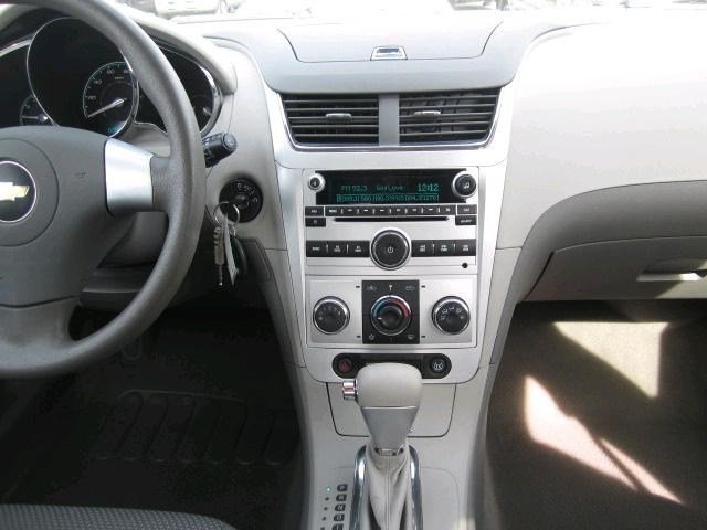 Chevrolet Malibu 2010 photo 3