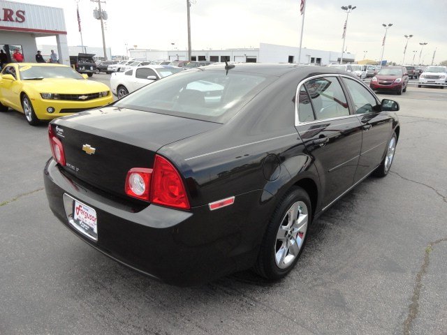 Chevrolet Malibu 2010 photo 2