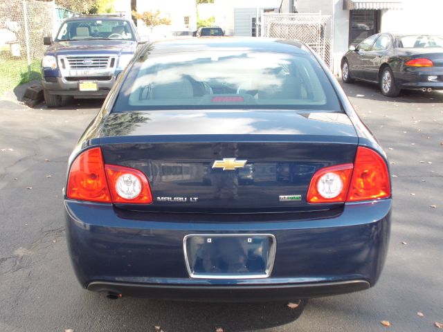 Chevrolet Malibu 2011 photo 2