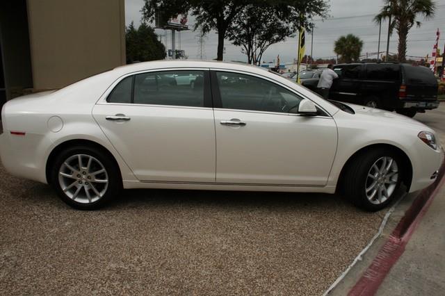 Chevrolet Malibu 2011 photo 3