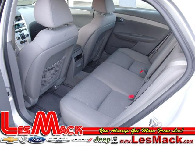 Chevrolet Malibu 2011 photo 3