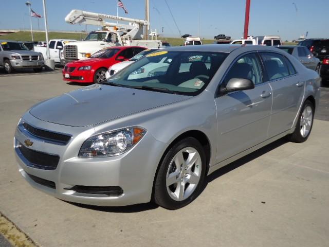 Chevrolet Malibu 2011 photo 2