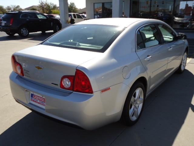 Chevrolet Malibu 2011 photo 4