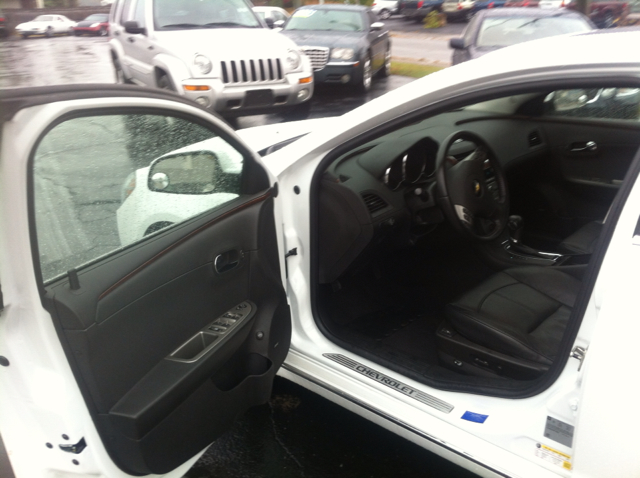 Chevrolet Malibu 2011 photo 2