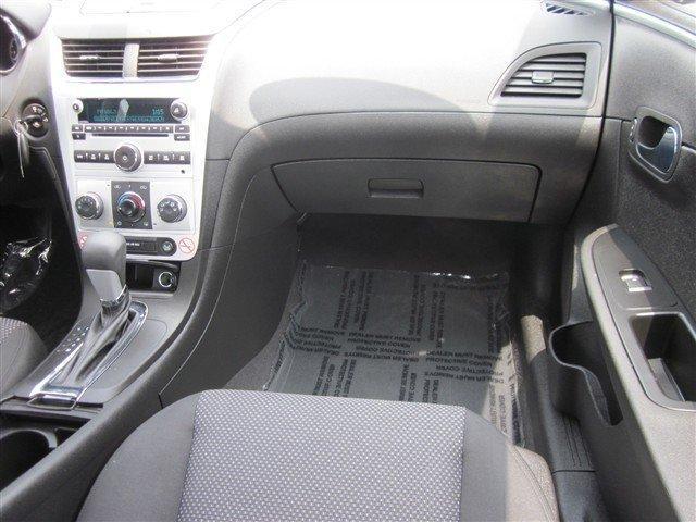 Chevrolet Malibu 2011 photo 4