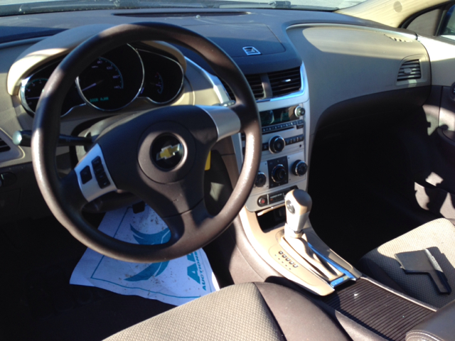 Chevrolet Malibu 2011 photo 2