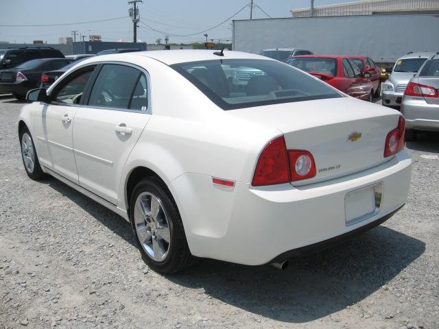 Chevrolet Malibu 2011 photo 2
