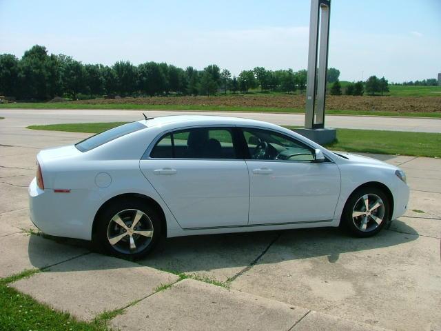 Chevrolet Malibu 2011 photo 2