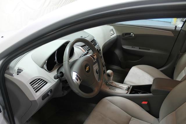 Chevrolet Malibu 2011 photo 3