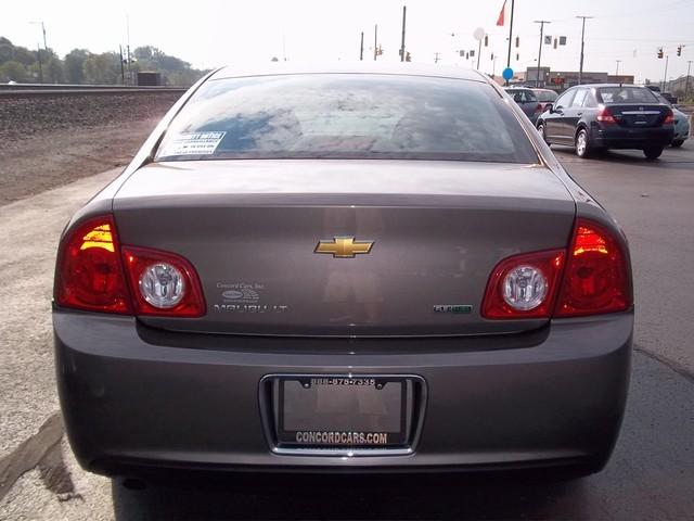 Chevrolet Malibu 2011 photo 2